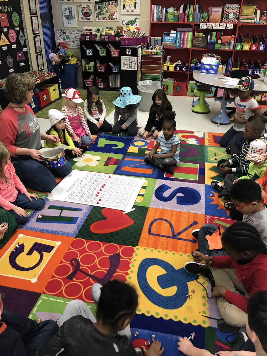 _BESHornets's tweet photo. 100 days of school and these kids are counting with Lollipops and Hershey kisses and having a blast learning in Kindergarten! School is so FUN at BES! #schooliscool #mathreallyisfun https://t.co/4Yad15ENHy