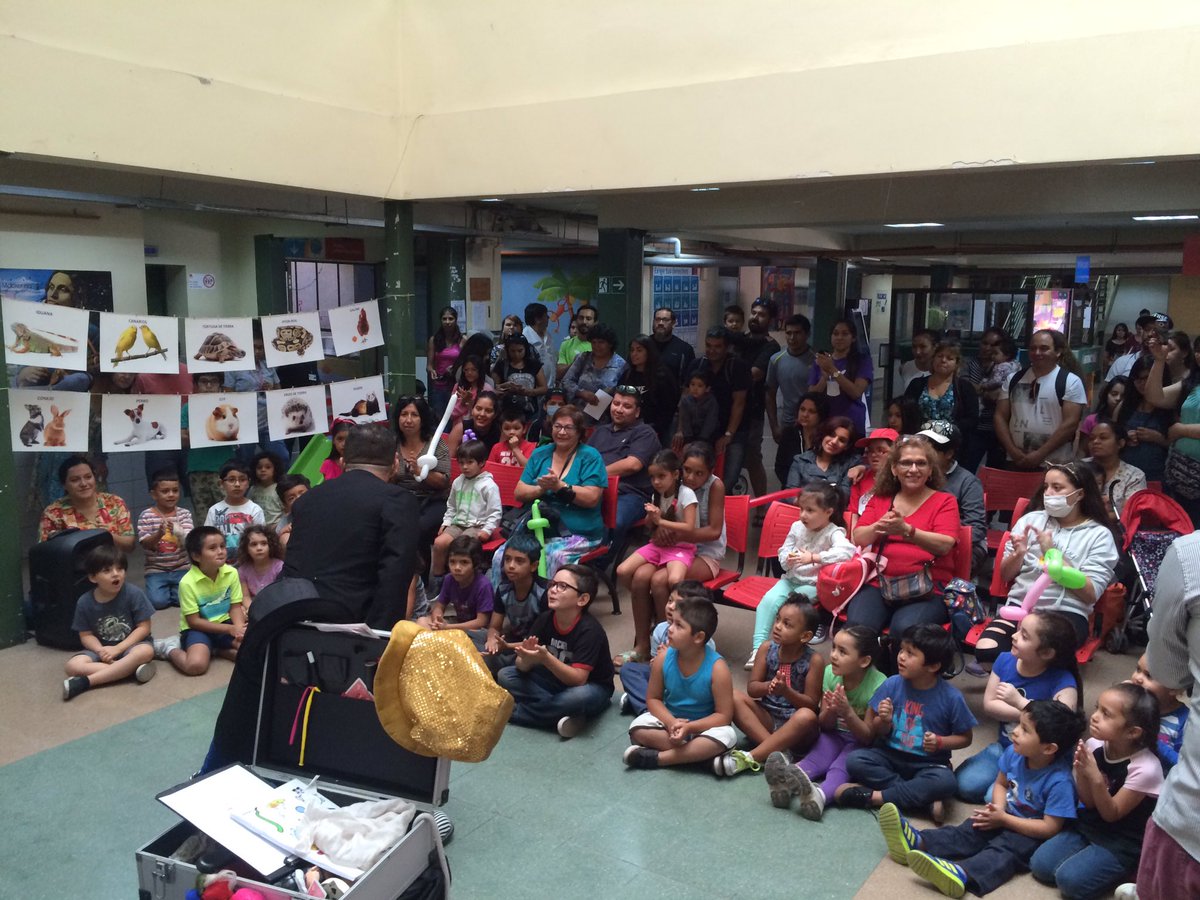 universopetcl's tweet photo. Otro día maravilloso en @HospitalAmigabl los niños aprendiendo y disfrutando junto a UniverversiPet y @TrukitoM https://t.co/KgzyOUAgIT