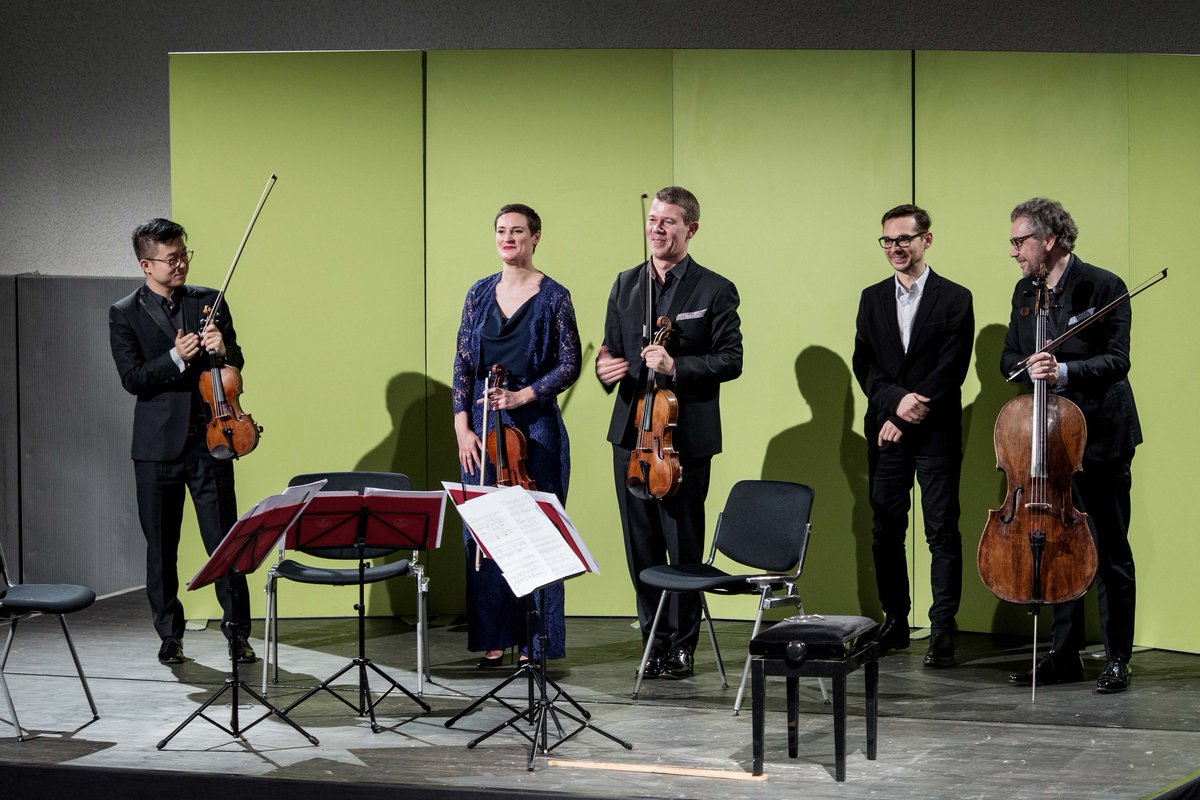 hdfruehling's tweet photo. Twelve string quartets in one day – great start of a long weekend! With happy faces of the winners of the competition and the German premiere of #Srnka's »Future family for string quartet« #sqf18 https://t.co/VI5oGb6xOw