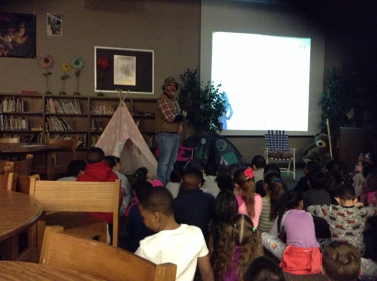 SHMrsAlexander's tweet photo. Read 2 Learn Rally. Thank you Mr. Roberts, our special guest reader. https://t.co/OQVkSJBvFH
