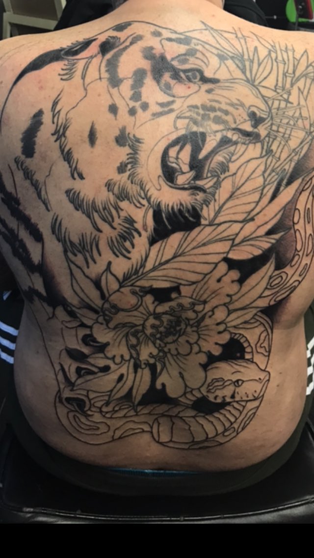 ross69cope's tweet photo. #Tattoo #GoodEggTattoo @tattoo_wd another 6 hours today only 3 more sittings #BackSore 🤪 https://t.co/0zT3AO3mMu