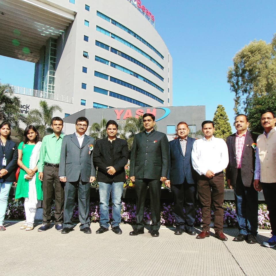 BusinessCoachVS's tweet image. Celebrating 69th Republic Day with Mr. Kumar Purushottam (MD AKVN) &amp;amp; Team AKVN at Crystal IT Park Indore.
#happyrepublicday #happyrepublicdayindia #vandematram #india #indian #vikassingh #vikassinghchouhan #vaidiksoliutions #indore #crystalitpark