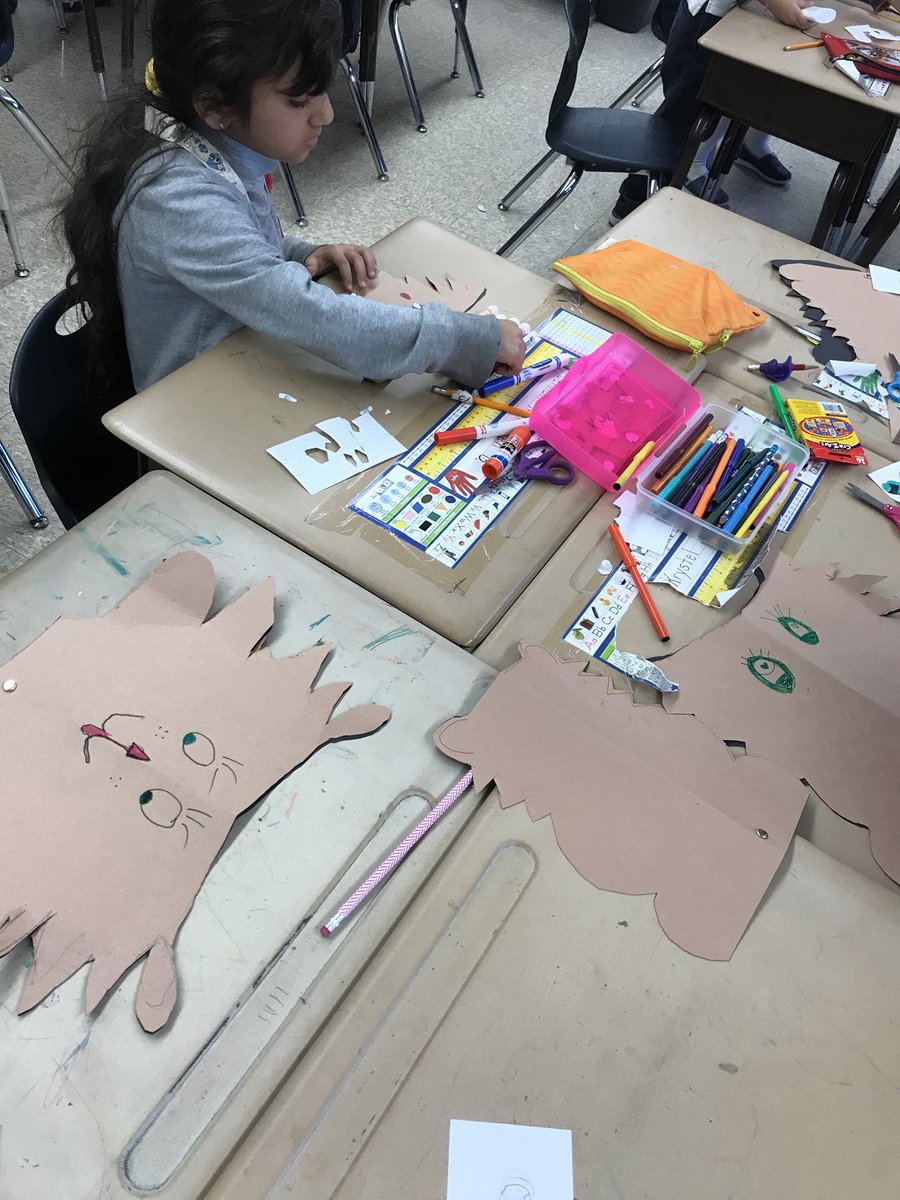 ErbsMachelle's tweet photo. Working on our Groundhogs! #REByrdistheword #comeonspring #GroundhogDay #firstgradefun https://t.co/fNZBaZun9o
