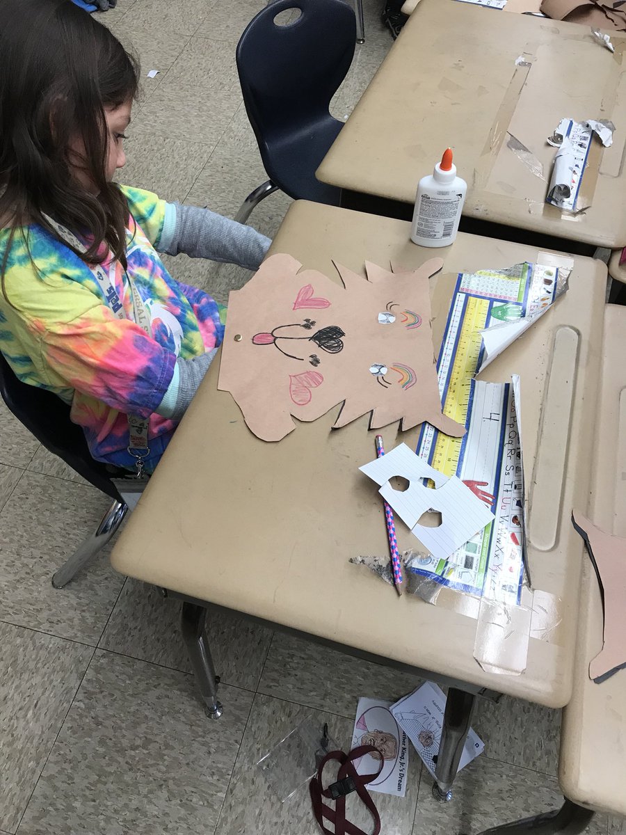 ErbsMachelle's tweet photo. Working on our Groundhogs! #REByrdistheword #comeonspring #GroundhogDay #firstgradefun https://t.co/fNZBaZun9o