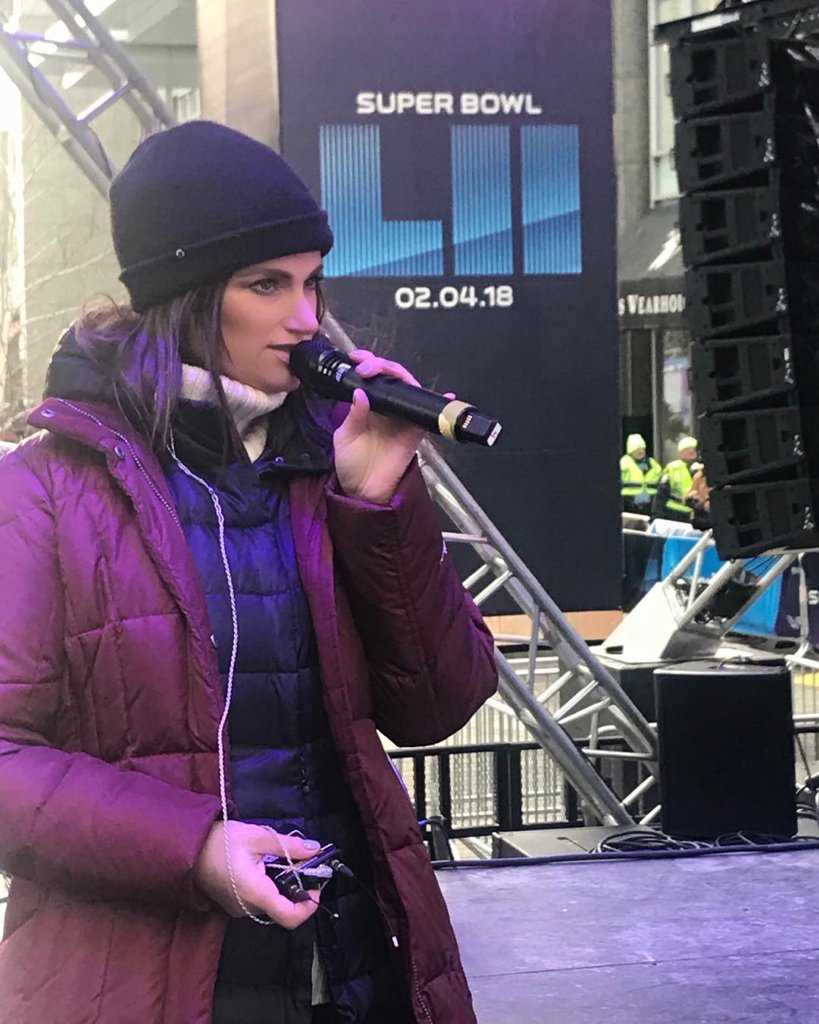idinamenzel's tweet photo. Whoever said “The cold never bothered me anyway” has never been to Minneapolis. #Soundcheck #SBLII https://t.co/UTUiRQirdy