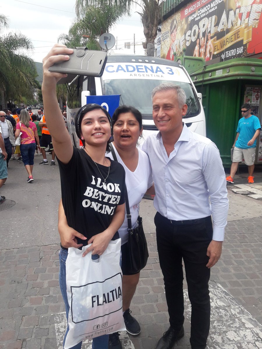 EstebanAviles's tweet photo. Esta mañana estuve en el centro charlando con vecinos y turistas que se acercaron a contarme cómo ven la ciudad #VeranoEnCarlosPaz https://t.co/Gmfn6Xxtpj