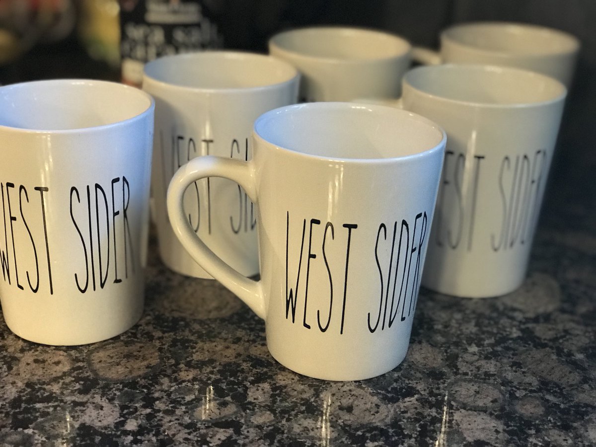 jenny_corner's tweet photo. Getting ready for the weekend #jennyscorner #shopsmall #shopscranton @pa.scranton #fashion #loveyourself #local #newinventory #liveyourbestlife #makeyourhomesmile #homedecor #vintagestyle #shabbychic #farmhousestyle #rustic #pillow #signs #antique #helloscrantonpa https://t.co/LYkCEOHDG3