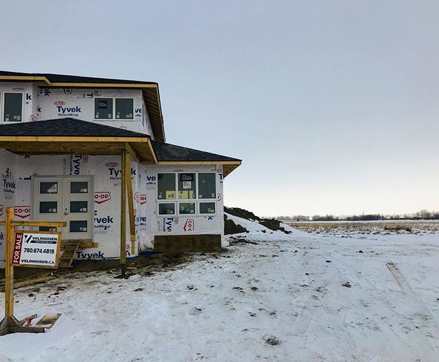 VCLBuilders's tweet photo. Who’s excited for the interior and exterior finishes 🛁🎨💡? 🙋♀️🙋♂️#westlock #vclcustomhomes #contemporarycomfort #aspendale2 https://t.co/4NgNTm8e9e https://t.co/KwZ5gDc44j