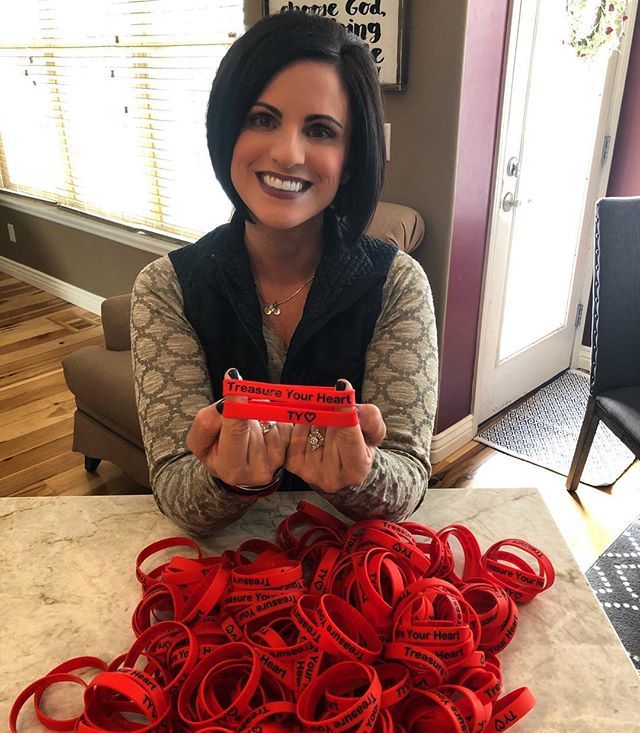 treasureurheart's tweet photo. Gearing up for #goredforwomen‼️Wear your RED Friday, Feb.2, and let’s help bring awareness to heart disease. ❤️ #treasureyourheart #gowearred #americanheartassociation #smartbeat #whatsyourwhy https://t.co/BU6EU53Vv0 https://t.co/eJee8gw2FZ