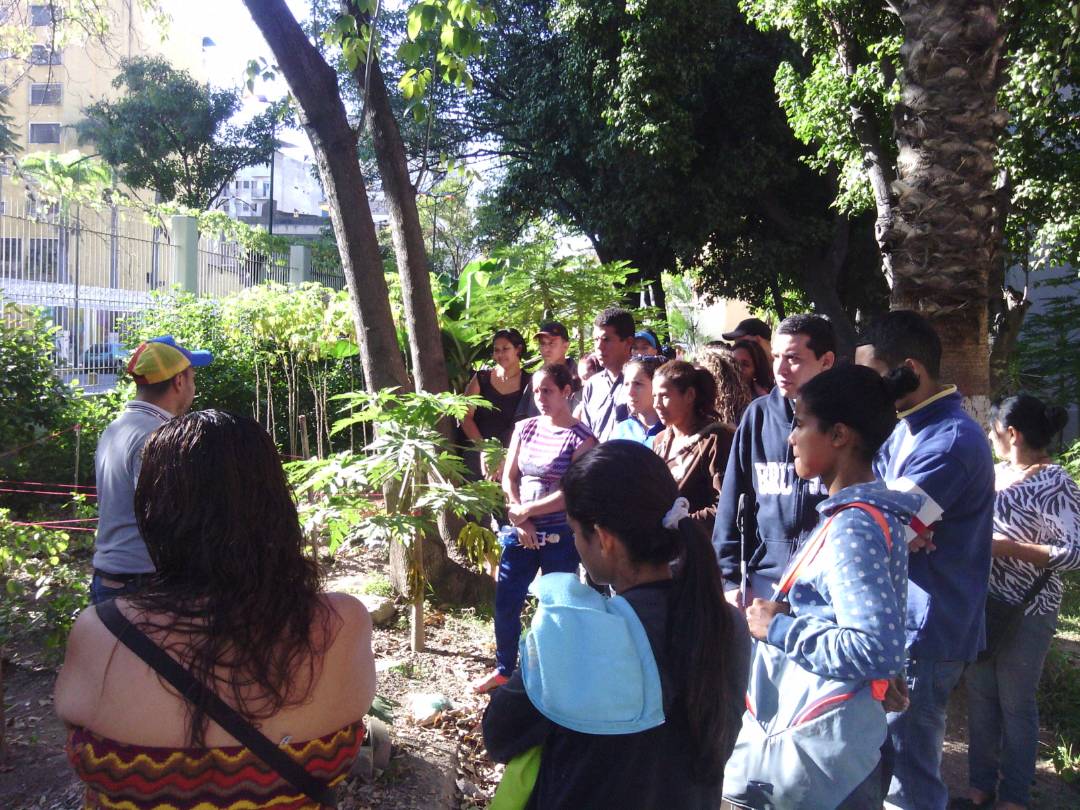 CE_FERMINTORO's tweet photo. Taller realizando por el Profesor Yoel Herrera dirigido a los padres y Representantes de Educ inicial con el fin de fortalecer el PTMS
#Cefermíntoro
#PTMS https://t.co/KENE3nWPyD