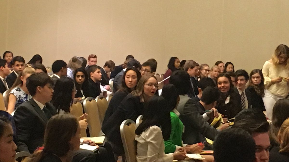 nahs_modelun tweet picture