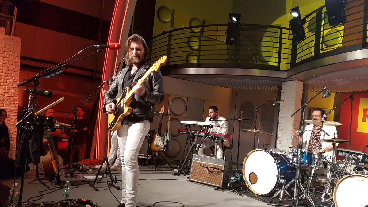 🎵🎶 Lost me in a dream someplace I'd never seen
Stuck inside a world I knew I'd never been
Caught up in a riptide miles away from here
Take me to someplace that I remember 🎵🎶

<a href="/nic_cester/">Nic Cester</a> a #Radio2Live

LIVE su bit.ly/Radio2ONAIR 🎧
DIRETTA FB >> bit.ly/FBRadio2