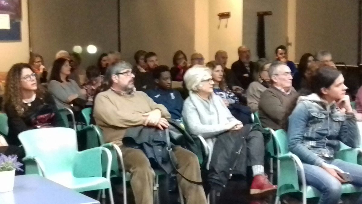 Vincle_Ed's tweet photo. El primer #BonitaOnTour de 2018 ens ha portat fins a Almussafes, la bona gent de @BlocAlmussafes ens ha organitzat una gran rebuda. Gràcies!!! 😍
#AMiQueEmPassa https://t.co/qCc9I4y6jw