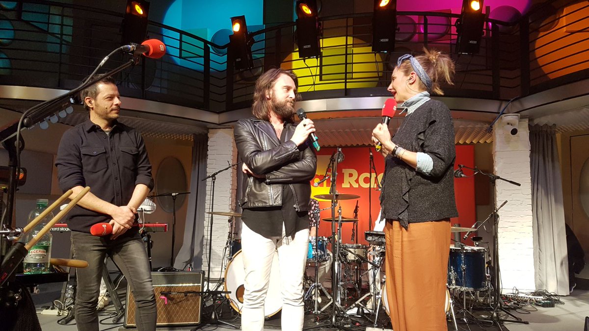 «Volevo allontanarmi dalla musica, volevo esplorare tante cose: film, libri, poi ho trovato questa band meravigliosa: the Milano Elettrica. Sono stato fortunatissimo» - <a href="/nic_cester/">Nic Cester</a> a #Radio2Live

ASCOLTA su bit.ly/Radio2ONAIR 🎧
DIRETTA FB >> bit.ly/FBRadio2