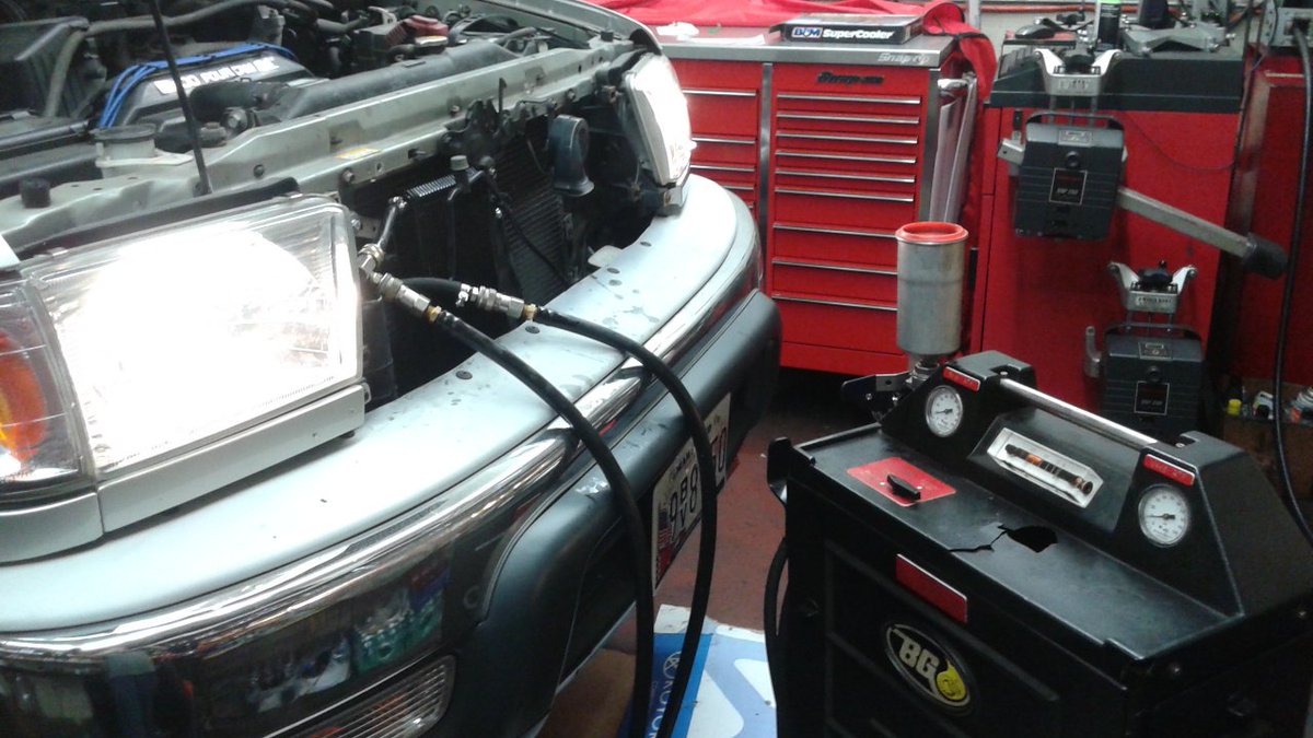 StevesAutoCO's tweet photo. Services at the dealership can be very expensive. Steve's Automotive, Diesel &amp; Truck provides dealer recommended maintenance at a better rate. Doing your maintenance with us doesn't void your warranty.
https://t.co/sbE3Y1BFRC
#Automotive #Mechanic https://t.co/MgRyBqGLKR