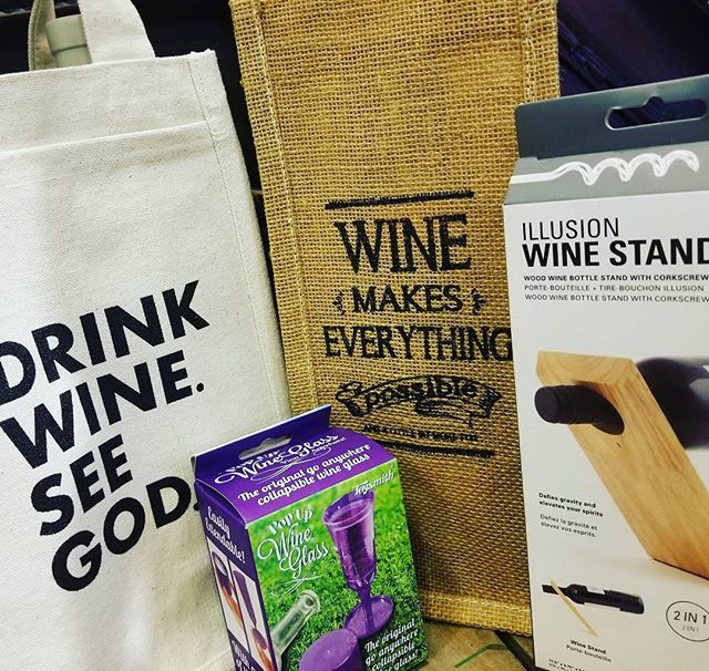 victoriasonmain's tweet photo. #Wine makes everything #better

#Victoriasonmain #giftshop #shoplocal #Elmhurst #drinkwineseegod #drinkwine #winemakeseverythingpossible #illiusion #winestand #popupcup #wineglass #portable #bag #winebag #instagood #shopwithus #mainstreetboutiquecollection #mainstreetboutiqu… https://t.co/MsWXmmR6Hb
