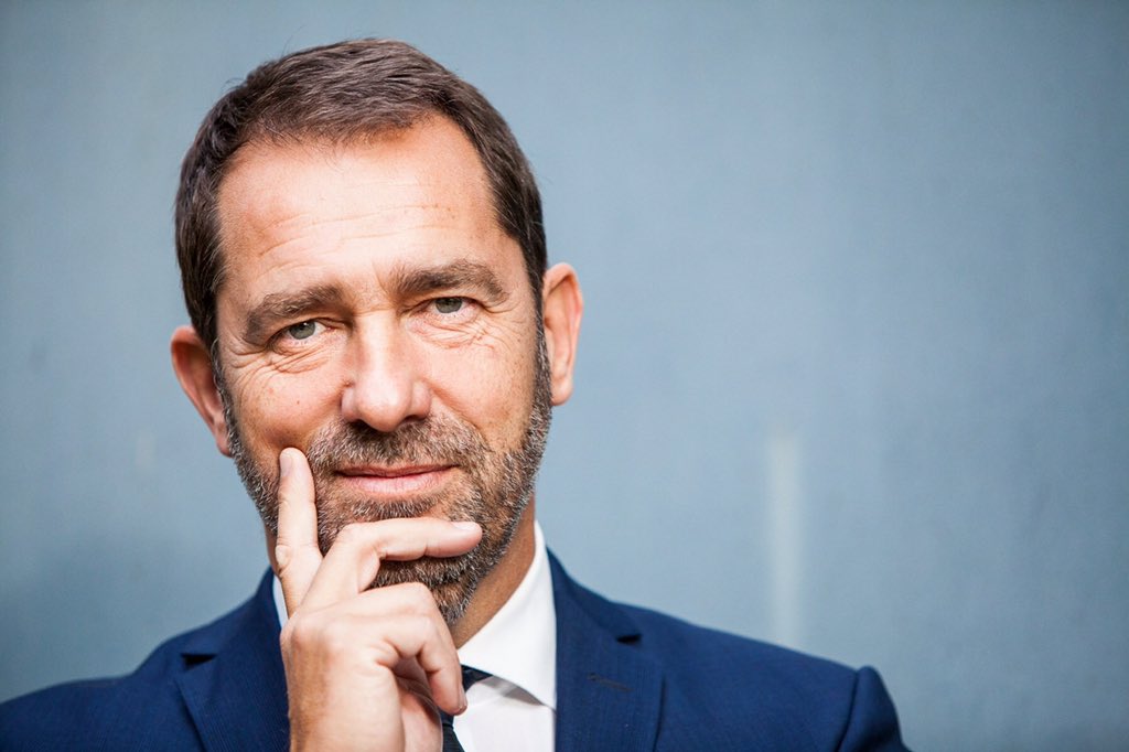 JeunesMacron04's tweet photo. Demain à 17h, Christophe Castaner, nos députées et les élus LREM du département seront présents à la cérémonie des #vœux de #LREM04 !
Rendez-vous à l'espace culturel de la bonne fontaine à Forcalquier !
#EnMarche #TeamAlpesdeHauteProvence https://t.co/k1zDpXOaVM