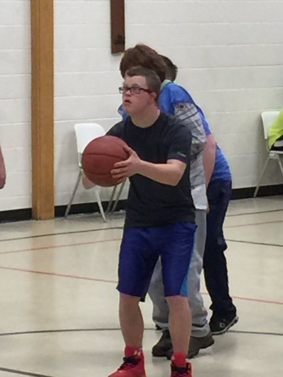 Coach_Lew22's tweet photo. Great game today at Heartwood by some of our favorite Hornets!!!  🏀

Eric Cate- PG &amp; Floor General

Allison Robitaille- Awesome Rebounder &amp; Defender

Radney Rasegan- Volume Shooter &amp; Elite Scorer

#inspirational  #athletes https://t.co/wAZEAL8F98