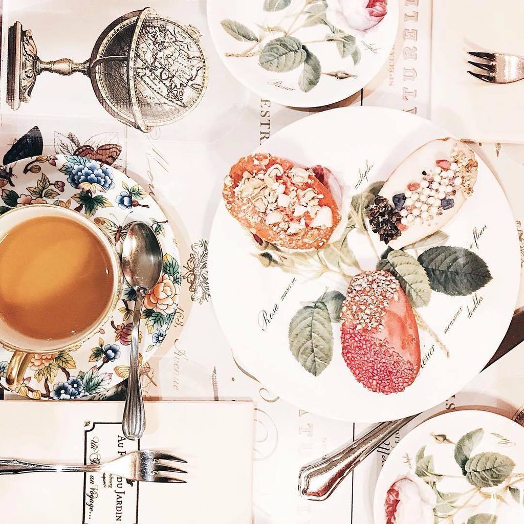 Lauraddict's tweet photo. Tea time!! 🍮☕️ with my partner in crime @j.osipa ❤️❤️ https://t.co/7ns8Ch5fbp