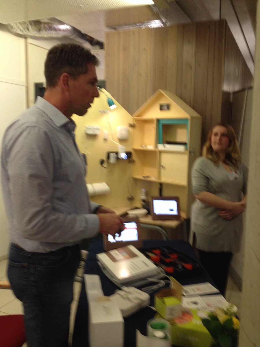 FritzscheAnn's tweet photo. ZorgThuis #noorderpoort#open dag groningen. Mooi huisje en uitleg aan geïnteresseerde verpleegkunde studenten! https://t.co/1wk9Iz98zY