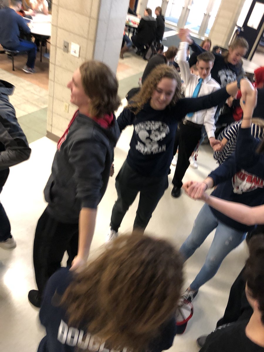 mjteeeee's tweet photo. The fun continues...#WinterCarnival #ReedsburgPride #LunchGames https://t.co/lol34TsS1a