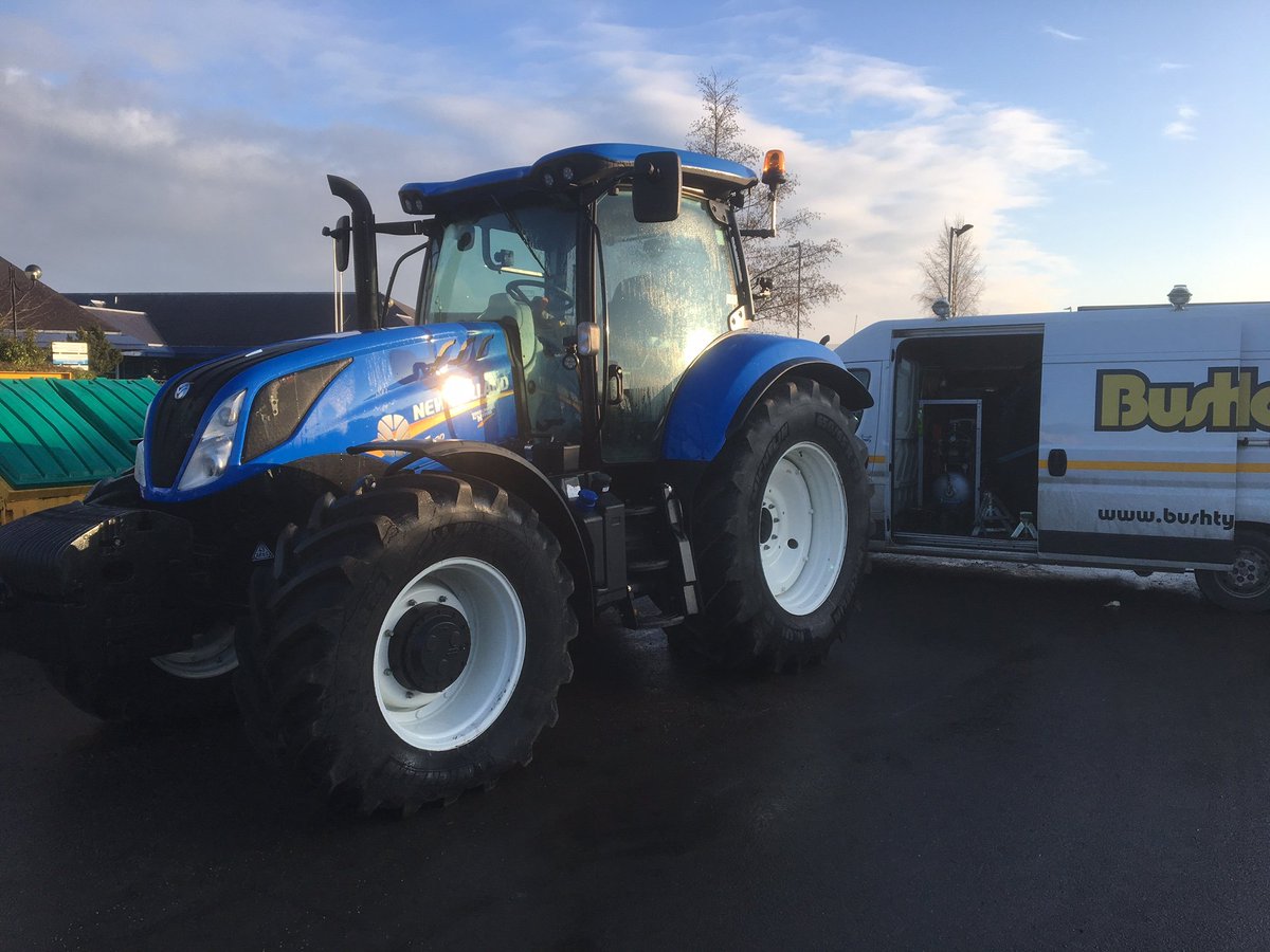 BushTyres's tweet photo. #Newholland having a full set of @MichelinAgriUK multibibs fitted 48065r28 60065r38 fronts reversed at customers request for roadwork #excelagri network #michelin #bushmobile https://t.co/d3oVhlKcMq https://t.co/DFaMiHsBep