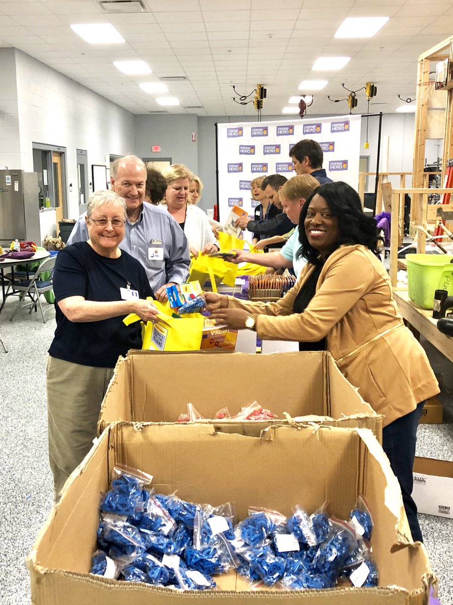 AshleyCoone's tweet photo. I had a great time w/ my fellow @LeadershipFla alumni filling 450 Kindergarten Readiness Bags for students in DeSoto County! Thanks to @ThePattersonFdn &amp; @desotoschools for providing these bags for all incoming Kindergarteners. Together we can impact @readingby3rd! @SuncoastCGLR https://t.co/UaSSRqDCox