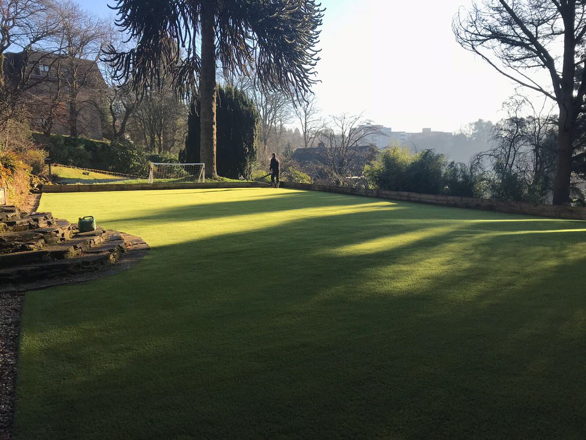 #ArtificialGrass servicing Keep your #fakegrass looking #TipTop   Fixed Price Servicing #Scotland #Lowmaintence #ScottishGolf  #Scottishgarden