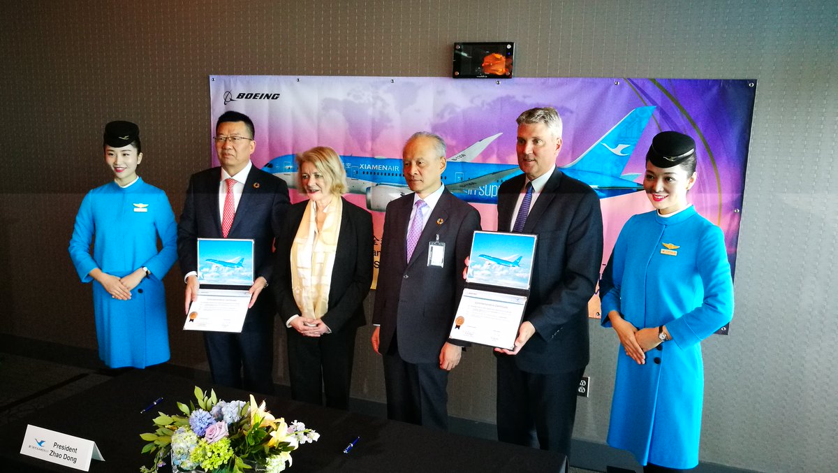 XiamenAirlines's tweet photo. Okay. Let the moment be solid and classical!
#XiamenAir #DeliveryCeremony #FlyforBetterWorld https://t.co/UcX3mFCdzY