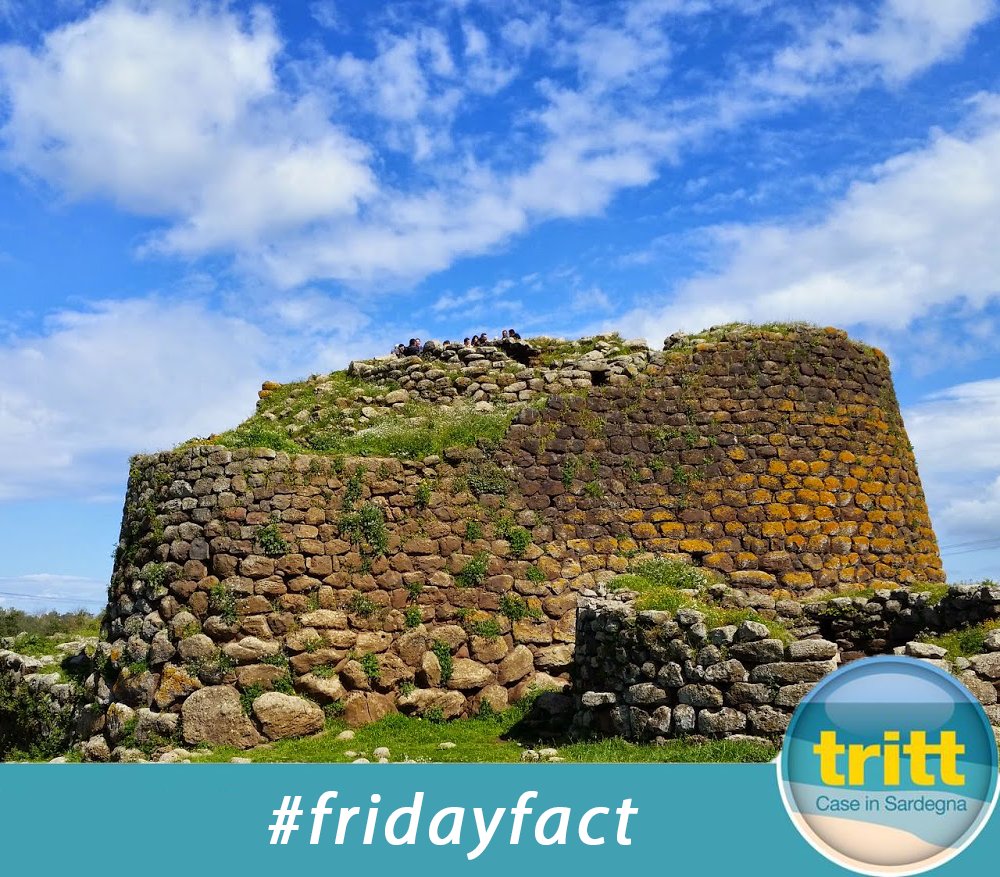 Nuraghi zijn torens die in de bronstijd in #Sardinië werden gebouwd. Wist je dat Sardinië naar schatting 7.000 Nuraghi telt, verspreid over het hele eiland? #Fridayfact #vakantieinsardinie #vakantiesardinie #trittsardinie
