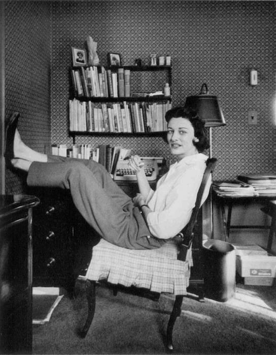 BCWYSK's tweet photo. #AnneSexton is a #BCWYSK. She was an American #poet, known for her highly personal, confessional verse. She won the #PulitzerPrize for #poetry in 1967 for her book Live or Die. #BadassCreativeWomen #CreativeWomen #ChicagoMuseumWeek https://t.co/B8QwckTGEN