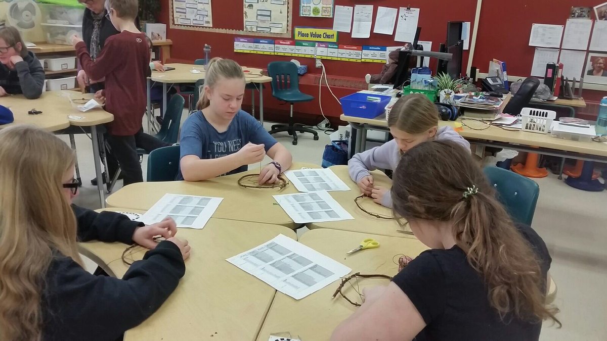 PennyDNeufeld's tweet photo. Another awesome #ctf #optionsclass today @Crestomere @WCPS72 Students are learning about and making #Dreamcatchers #INDIGENOUS #learning #culturalawareness https://t.co/pOE9gjPk9h