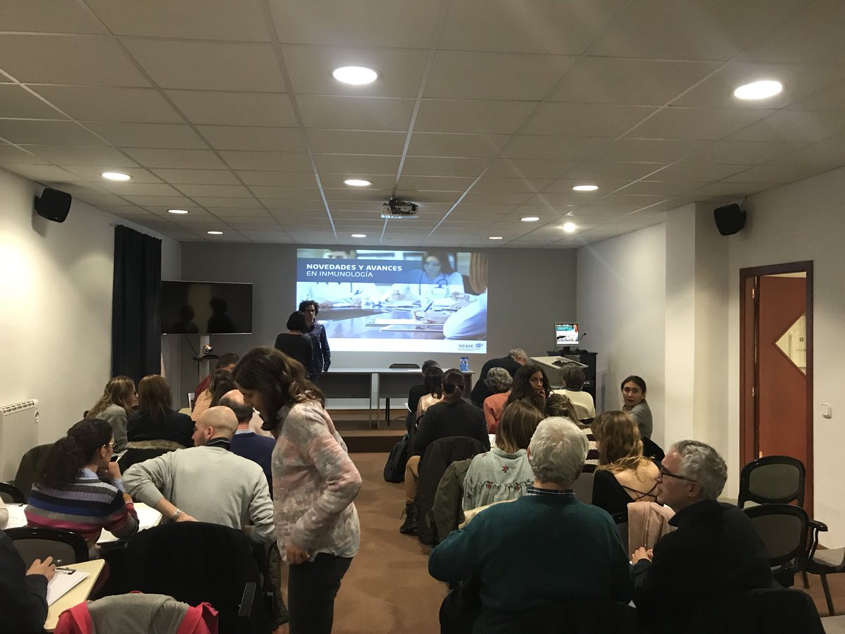 scaic_cat's tweet photo. A punt de comença el curs d’Immunologia. Mòdul 1. Doctor/a com tinc les defenses? Actualizació en el coneixement del sistema immunitari. M. Labrador, M Pascal #mati2018 @icscat https://t.co/F0xZY3phv7
