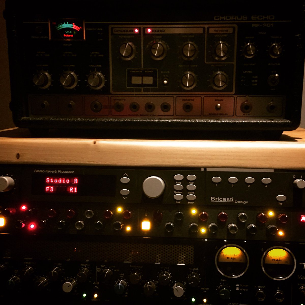 MigueldOliveira's tweet photo. Started with a rack years ago. Then all got replaced by a computer. Computers got even better so back to the rack we went. #composersLogic #studioporn https://t.co/boBmoZKehT