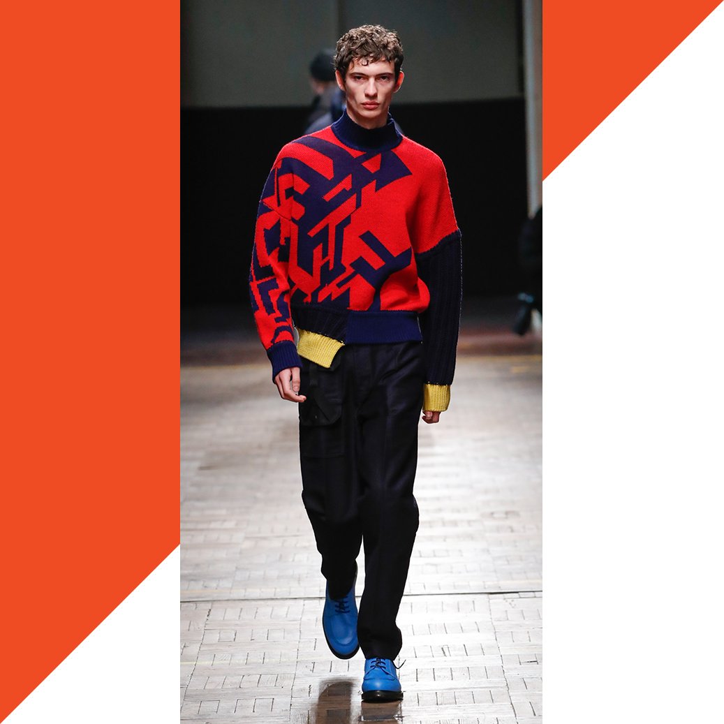 Basic colours, unusual symmetry.
#DirkBikkembergs #DIRK #DBFW18 #MFW #MMFW #FW18