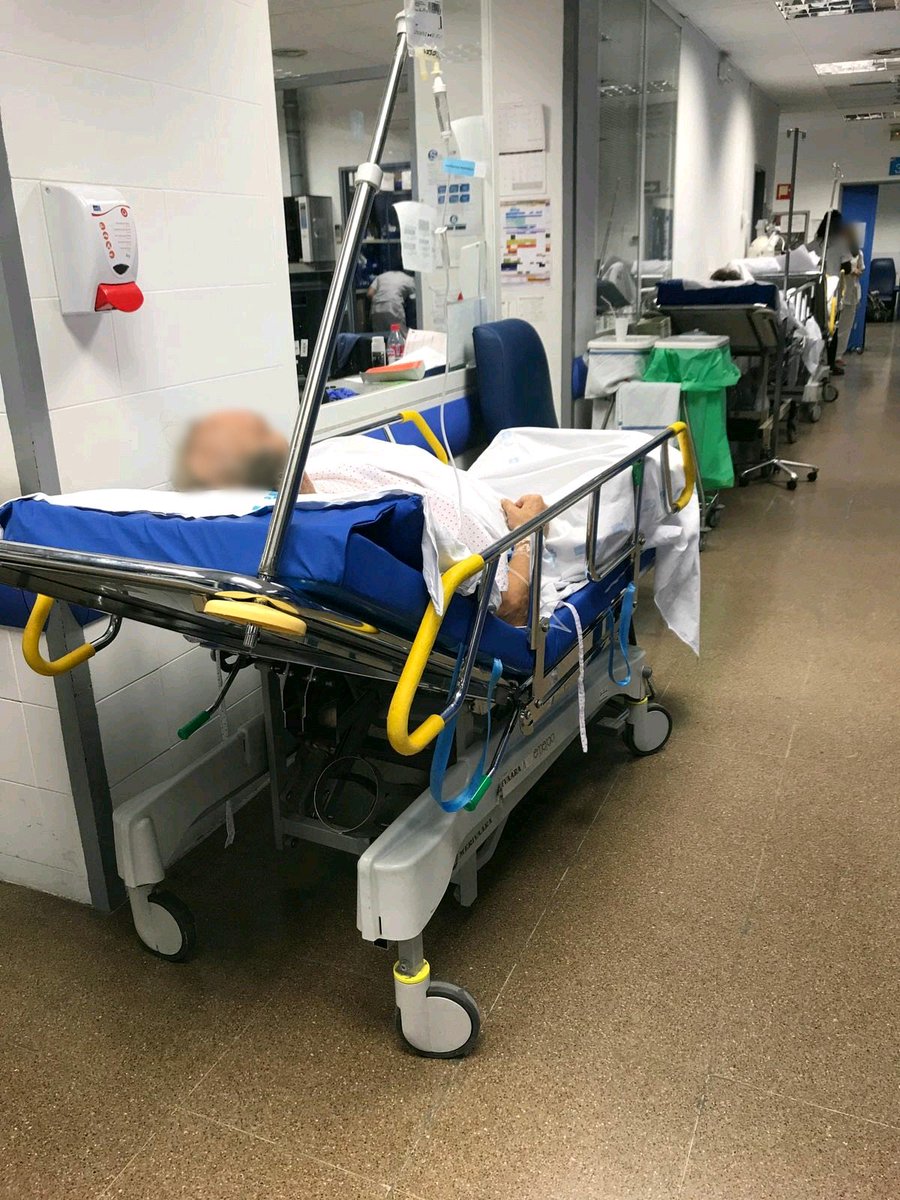 Hoy en Urgencias de La Princesa 22 pacientes graves,algunos en los pasillos, en un espacio con capacidad para 13. Qué #Humanización es esta señores <a href="/fpradosroa/">Fernando Prados Roa</a> <a href="/eruizescudero/">Enrique Ruiz Escudero</a> <a href="/cifupresidenta/">Siempre Cifu</a> ???