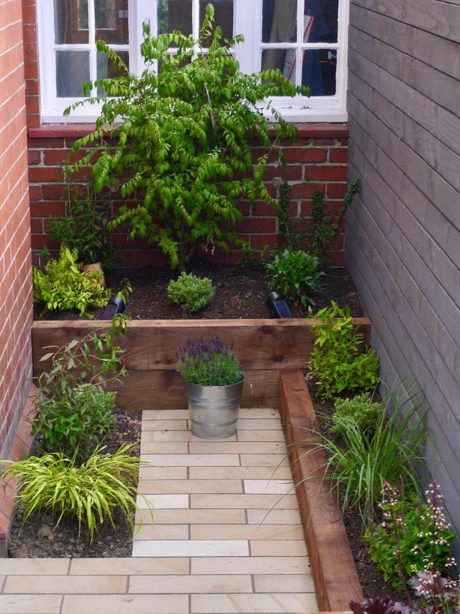 elmfieldgardens's tweet photo. #Smallspacesmagicplaces Bringing a little bit of #summer to a dull #winter day! Derelict & unloved #garden transformed into a delightful #courtyard in #Gosforth #Newcastle Using @StonemarketUK #sandstone #paving https://t.co/ljfQQi6h9F