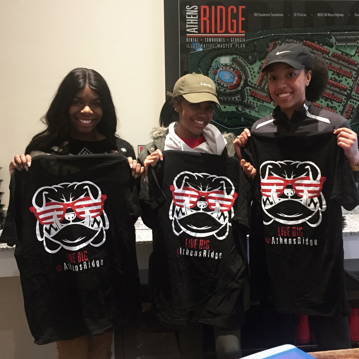 AthensRidge's tweet photo. These lovely ladies can't wait to live big with us for next year!! Sign today to get our Friday special!! #livebigathens #athensridge #FreeFriday https://t.co/3TpZ07MYZa