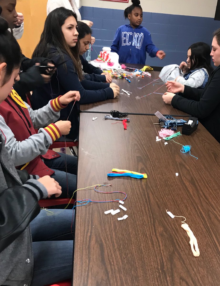lopez_counselor's tweet photo. We continued @NISDClark’s Threads of Love this morning at our Locke Hill & Clark Mentor Program students. @NISDLockeHill #NISDInspired #lockehillinspired #LHClarkMentorProgram #lotsofsmilingfaces https://t.co/XUWrucadjl