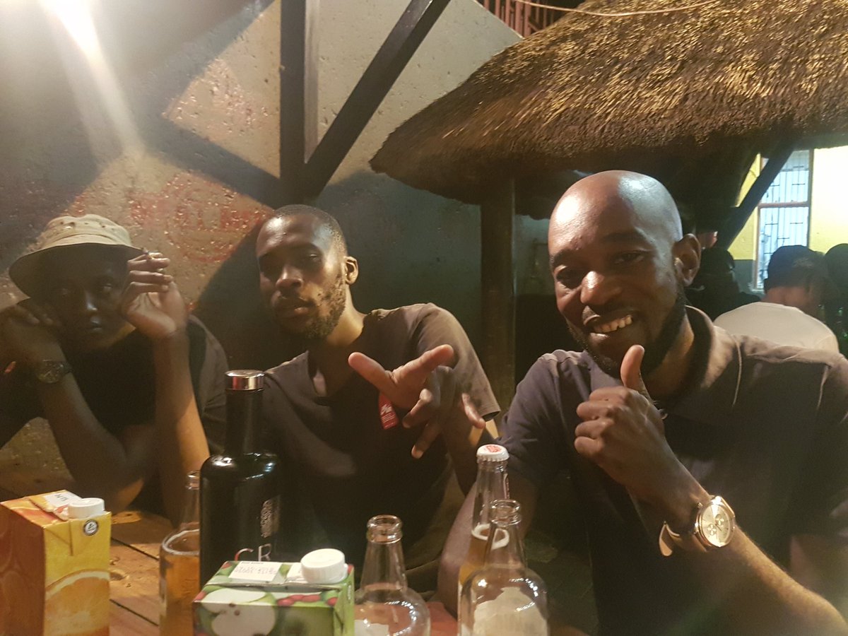 Mishmajika's tweet photo. Chilling with TKZee #markfishchallange https://t.co/AyO9XHYZtQ