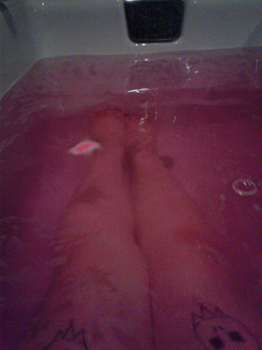 Punk_Nextdoor's tweet photo. Bath heaven https://t.co/yzpbjgsQGT