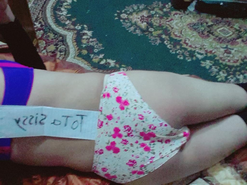 TotaSissy's tweet photo. رتوت للتغريدات . انا توته بنوتي تبادل  من عراق (نجف) عمري 20 سنه ابحث عن متمكن او بنوتي https://t.co/KALEWh9r2x