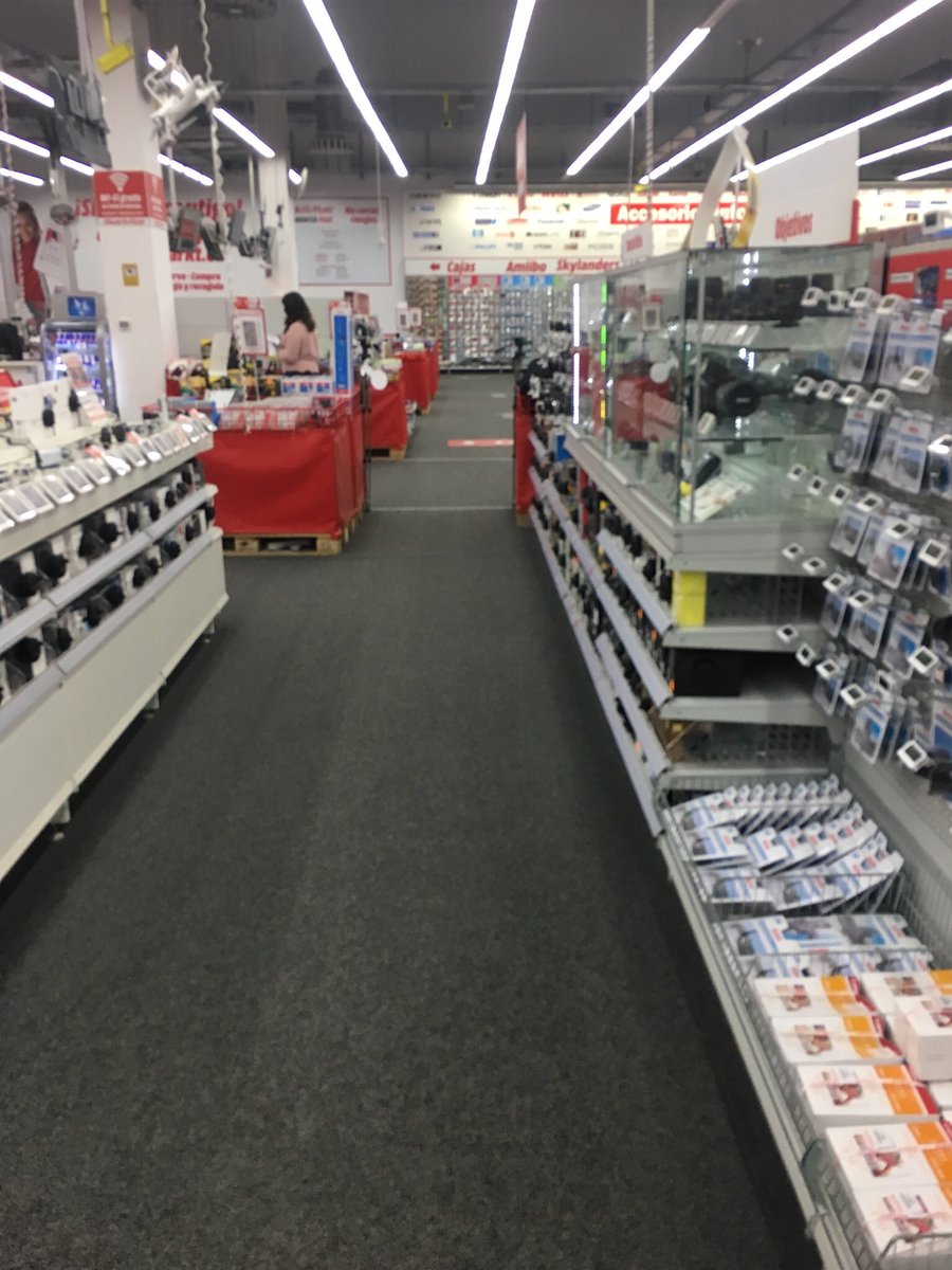 Señores de <a href="/MediaMarkt_es/">MediaMarkt España</a> en Elche si tenéis que contratar más gente hacedlo pero 24 min paseando por el pasillo de fotografía cansan a cualquiera 🤬 (si al menos estuviese hasta arriba pero no es el caso 😓)