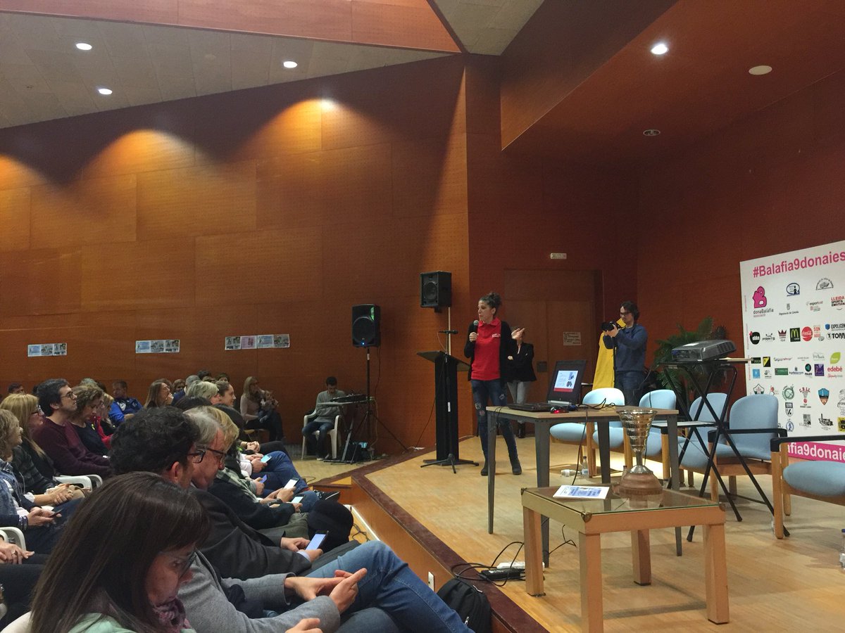 vortega_'s tweet photo. #motivació = #recompensa - #esforç és la fórmula que ens recomana @BeatrizKENSAM a la taula #Balafia9donaiesport https://t.co/sN3D8NDUYD