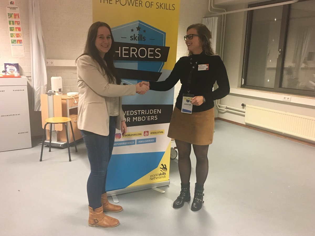 Lianne_Muis's tweet photo. Jaaaaa Shirley dagwinnaar verpleegkunde @WorldSkillsNL @MBOUtrecht en voor Valerie verzorgende ook grote kans om door te gaan... duimen. Dank @rijnijssel voor gastvrijheid vandaag op naar t nk https://t.co/vkEL6Bm23M