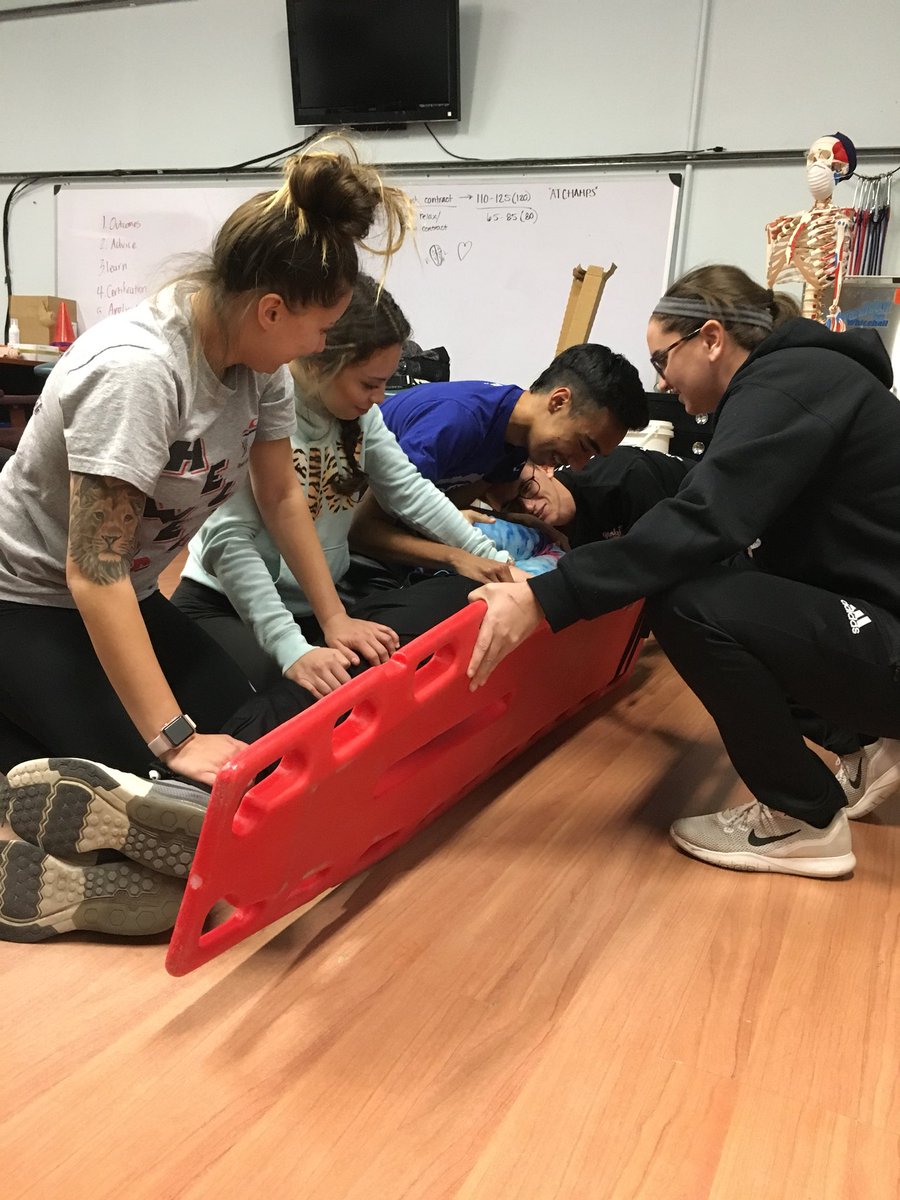 UTPB_AT's tweet photo. 2000s practicum practicing their spine boarding skills #handsonlearning #futureAthleticTrainers #buildingskeeeels https://t.co/W3EmCEKKbA