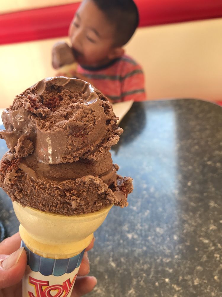 MissionCreamery's tweet photo. When you pass on your love of #chocolate to your kids, you know you've done something right. 🍫 Thanks for sharing with us, Tram! #icecream #SantaClaraCA https://t.co/bg3vSeIBup