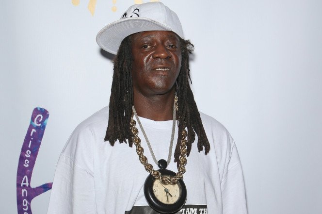 EntertainDMV's tweet image. Flavor Flav beaten up in Las Vegas casino entertaindmv.wordpress.com/2018/01/26/fla…