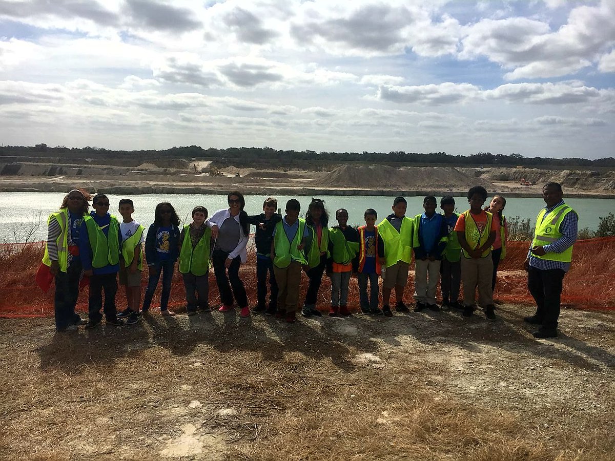 Another fine day to teach our youth about CEMEX. Always a great photo shot <a href="/CEMEX_USA/">Cemex US</a> Center Hill Mine. #cemexcares #cemexoutdoorclassroom