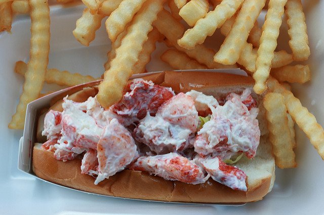 unionwharfapts's tweet photo. Enjoy a True New England Favorite at Mason’s Famous Lobster Rolls  https://t.co/BZVWCWjeBG https://t.co/yj670JKVnO